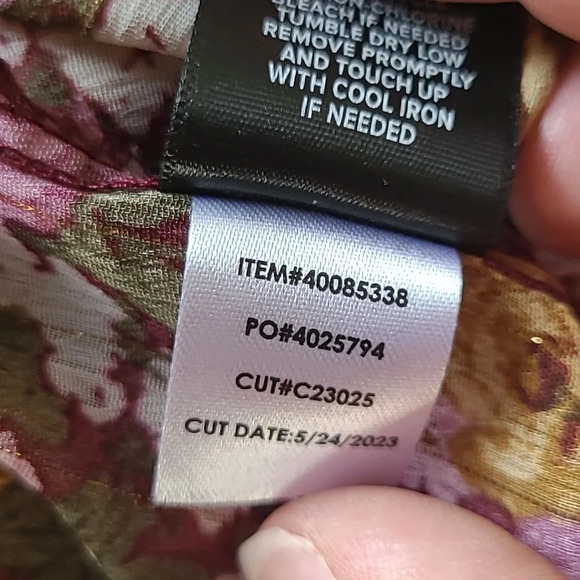 Torrid Crinkle Chiffon Smocked Floral Blouse - Size 0 (L 12) - Picture 9 of 9